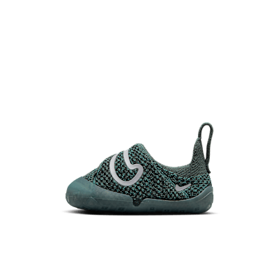 Nike shoes with swoosh on toe online